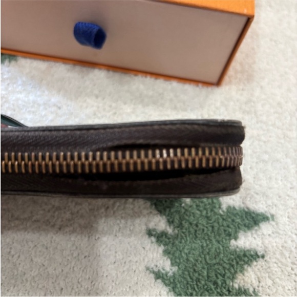 Louis Vuitton Damier zipper wallet - Picture 4 of 12